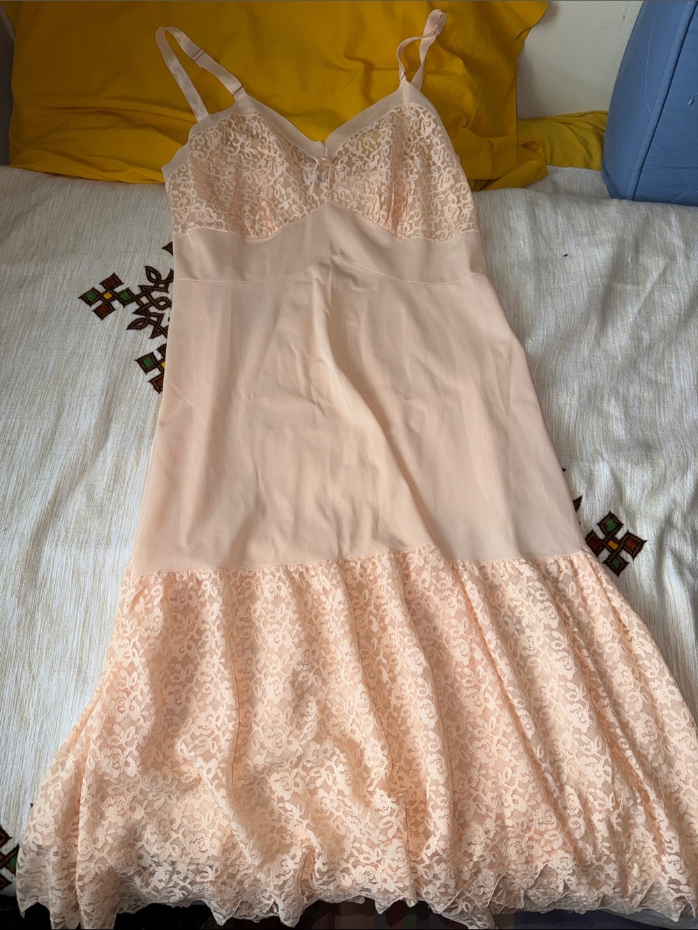 Lace-Trim Chemise Slip in Blush Peach b 40 VINTAGE 70’s nylon